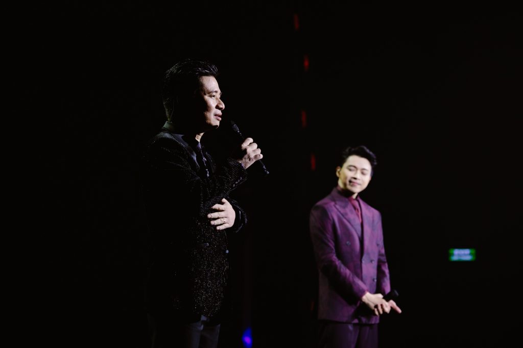 Hương Tr&agrave;m &ldquo;đốt ch&aacute;y&rdquo; s&acirc;n khấu, NSND Tấn Minh, Ho&agrave;ng Quy&ecirc;n hội ngộ L&acirc;n Nh&atilde; tại "NH&Atilde; CONCERT"- Ảnh 5.