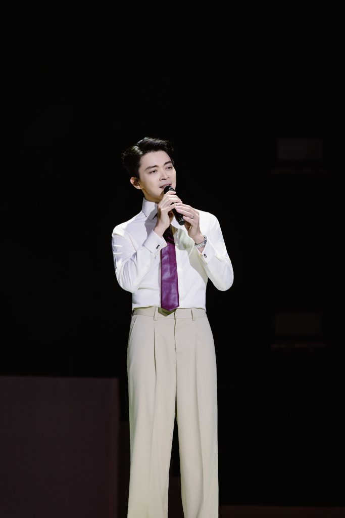 Hương Tr&agrave;m &ldquo;đốt ch&aacute;y&rdquo; s&acirc;n khấu, NSND Tấn Minh, Ho&agrave;ng Quy&ecirc;n hội ngộ L&acirc;n Nh&atilde; tại "NH&Atilde; CONCERT"- Ảnh 9.