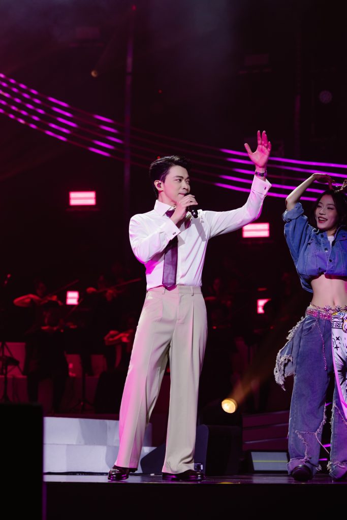 Hương Tr&agrave;m &ldquo;đốt ch&aacute;y&rdquo; s&acirc;n khấu, NSND Tấn Minh, Ho&agrave;ng Quy&ecirc;n hội ngộ L&acirc;n Nh&atilde; tại "NH&Atilde; CONCERT"- Ảnh 8.