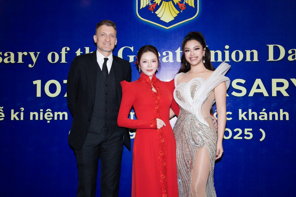 Lý Nhã Kỳ ghi dấu ấn tại sự kiện kỷ niệm 75 năm quan hệ ngoại giao Việt Nam – Romania tại TP.HCM- Ảnh 5. Lý Nhã Kỳ ghi dấu ấn tại sự kiện kỷ niệm 75 năm quan hệ ngoại giao Việt Nam – Romania tại TP.HCM- Ảnh 5.