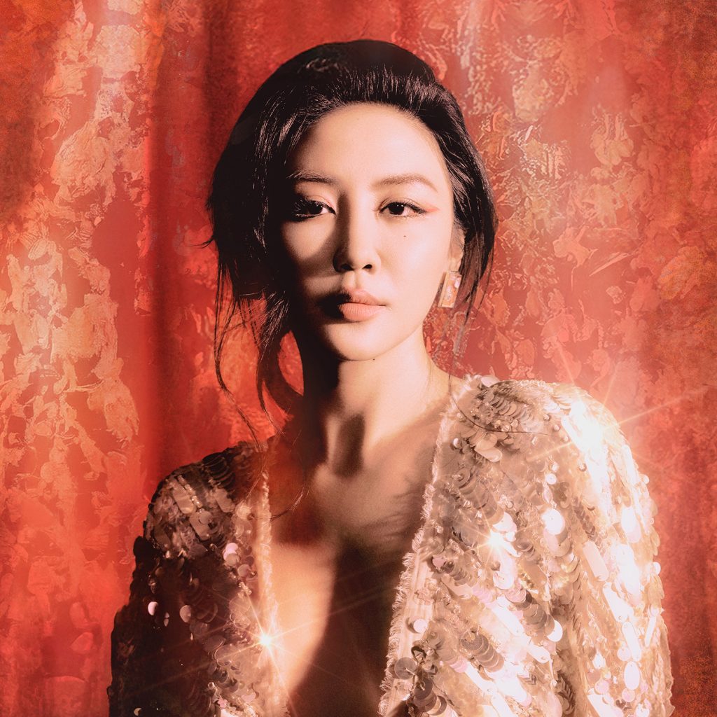 Văn Mai Hương mang hơi thở hiện đại vào album "Giai nhân", Tóc Tiên phải thốt lên: “Đỉnh cao cảm xúc”- Ảnh 1. Văn Mai Hương mang hơi thở hiện đại vào album "Giai nhân", Tóc Tiên phải thốt lên: “Đỉnh cao cảm xúc”- Ảnh 1.