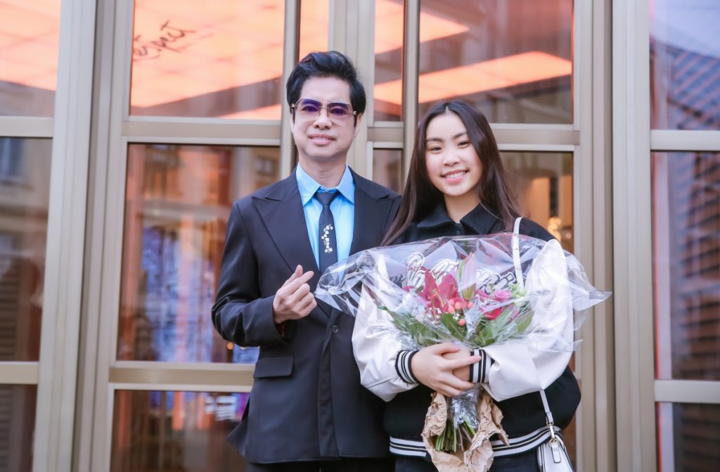 Danh ca Ngọc Sơn tặng 5000 Euro, rơi nước mắt khi chứng kiến Ngọc Thảo toả s&aacute;ng nơi xứ người- Ảnh 1.