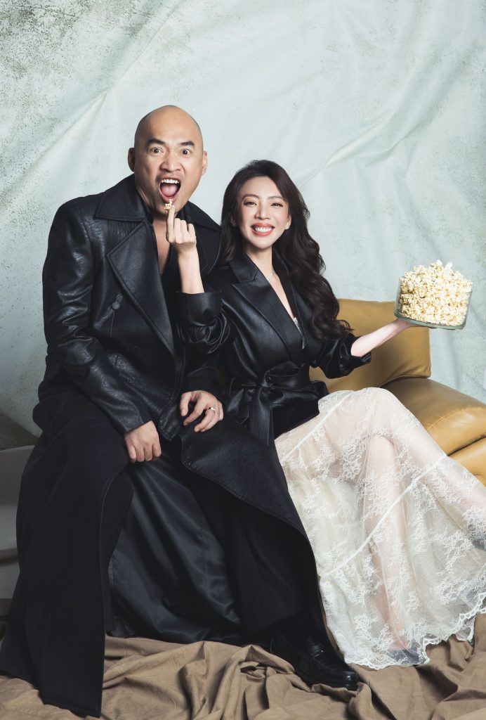 Tiến Luật &ldquo;chơi lớn&rdquo; tặng nhẫn kim cương cho Thu Trang kỷ niệm 15 năm ng&agrave;y cưới, kh&aacute;n giả n&oacute;i ngay: &ldquo;Cậu Khả l&agrave; đ&acirc;y!&rdquo;- Ảnh 1.