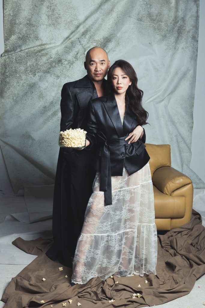 Tiến Luật &ldquo;chơi lớn&rdquo; tặng nhẫn kim cương cho Thu Trang kỷ niệm 15 năm ng&agrave;y cưới, kh&aacute;n giả n&oacute;i ngay: &ldquo;Cậu Khả l&agrave; đ&acirc;y!&rdquo;- Ảnh 4.