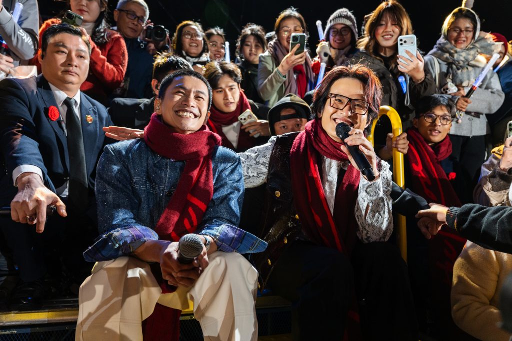 H&agrave; Anh Tuấn tại concert "The Rose": Quyết định d&agrave;nh 1 tỷ đồng gi&uacute;p đỡ bệnh nh&acirc;n ung thư về qu&ecirc; dịp năm mới- Ảnh 7.