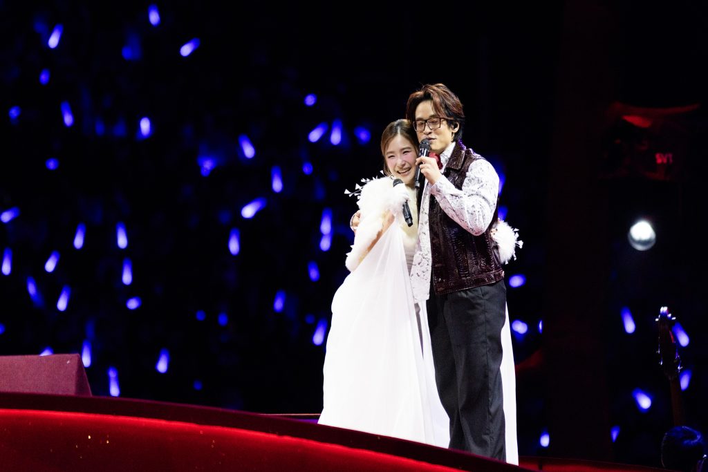 H&agrave; Anh Tuấn tại concert "The Rose": Quyết định d&agrave;nh 1 tỷ đồng gi&uacute;p đỡ bệnh nh&acirc;n ung thư về qu&ecirc; dịp năm mới- Ảnh 6.