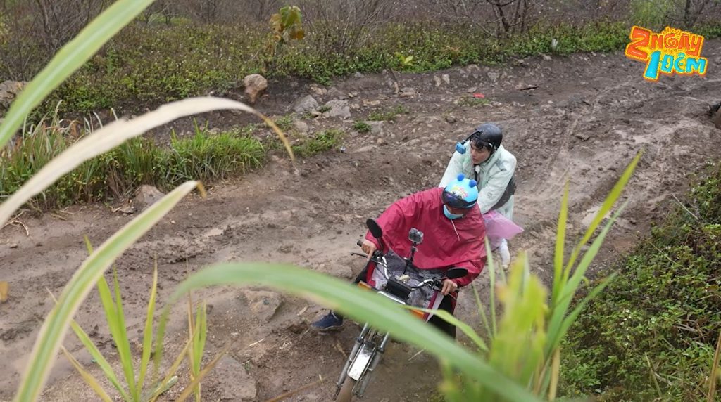 Kiều Minh Tuấn bật chế độ "rối loạn ng&ocirc;n ngữ", Dương L&acirc;m đam m&ecirc; quay vlog bất chấp địa h&igrave;nh tại "2 ng&agrave;y 1 đ&ecirc;m"- Ảnh 6.