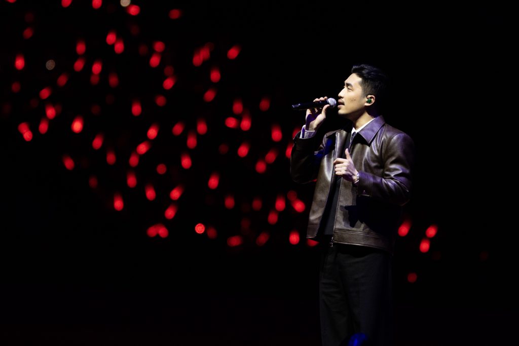 H&agrave; Anh Tuấn tại concert "The Rose": Quyết định d&agrave;nh 1 tỷ đồng gi&uacute;p đỡ bệnh nh&acirc;n ung thư về qu&ecirc; dịp năm mới- Ảnh 4.