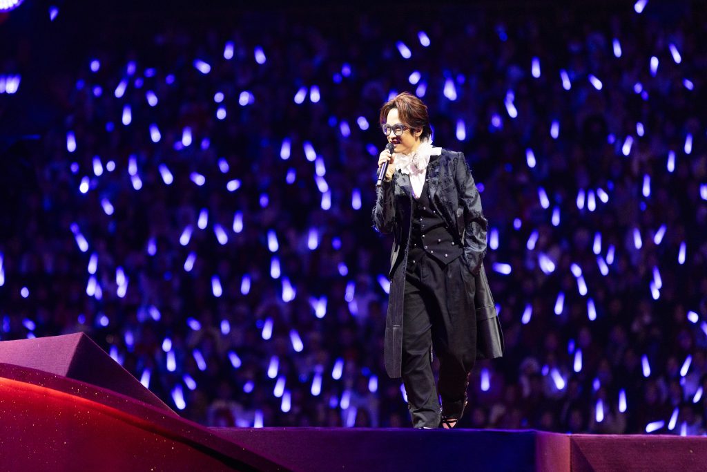 H&agrave; Anh Tuấn tại concert "The Rose": Quyết định d&agrave;nh 1 tỷ đồng gi&uacute;p đỡ bệnh nh&acirc;n ung thư về qu&ecirc; dịp năm mới- Ảnh 3.