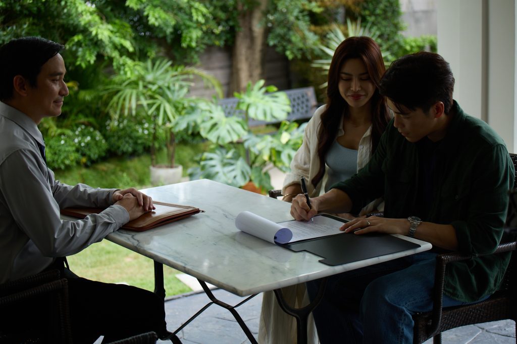 Thái Lan tiếp tục khai thác hình tượng “nhà ma” đầy ám ảnh, "Nhà trấn quỷ" tung teaser trailer rợn người- Ảnh 4. Thái Lan tiếp tục khai thác hình tượng “nhà ma” đầy ám ảnh, "Nhà trấn quỷ" tung teaser trailer rợn người- Ảnh 4.