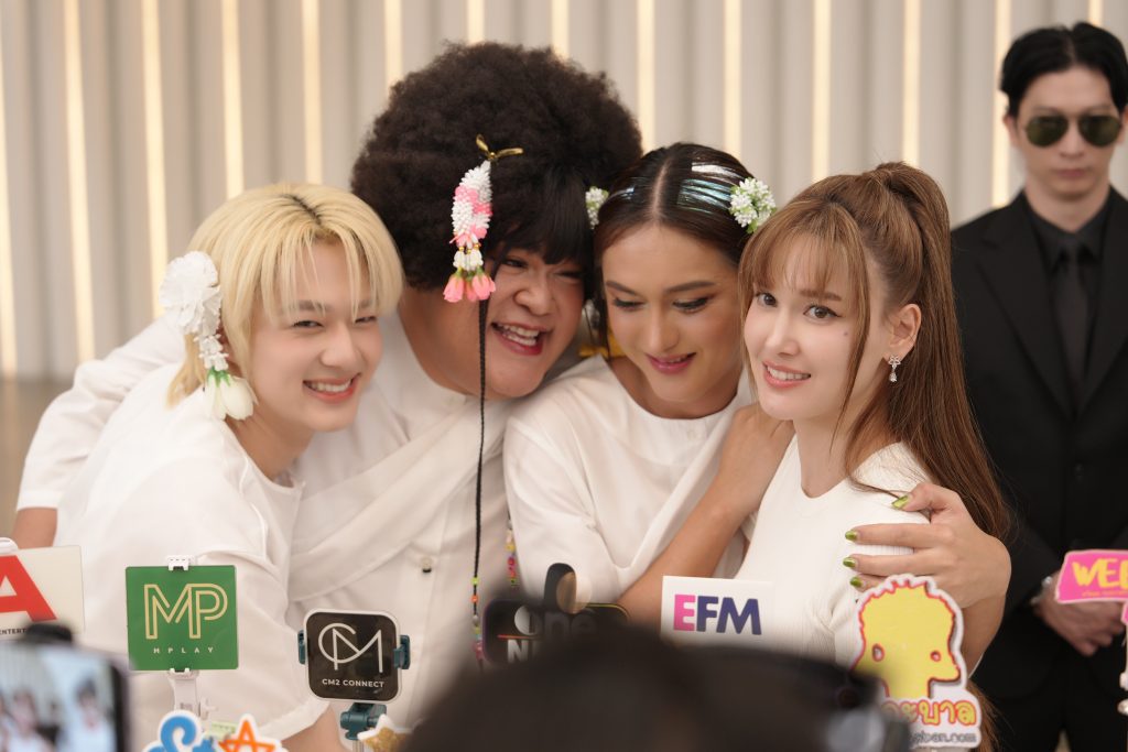 Lamoon bất ngờ h&aacute;t nhạc phim "Người đẹp v&agrave; qu&aacute;i lạ" - si&ecirc;u phẩm h&agrave;i của GDH chuẩn bị đổ bộ rạp Việt- Ảnh 5.