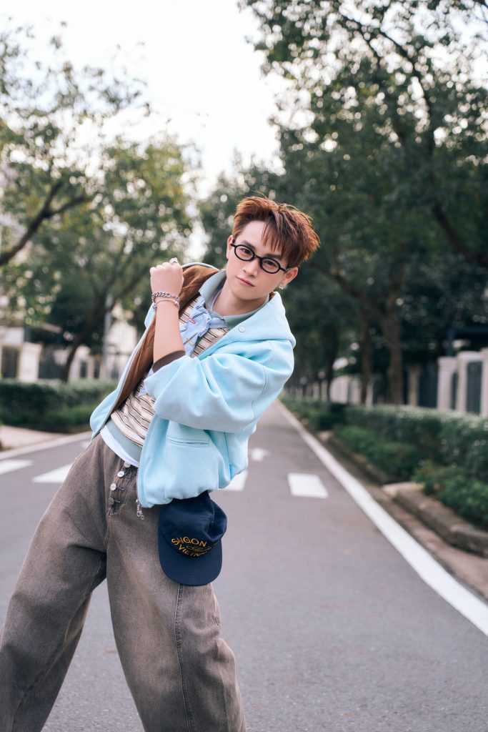 CONGB kết hợp c&ugrave;ng Mason Nguyễn, TEZ v&agrave; d&agrave;n anh trai &ldquo;secret&rdquo;&nbsp;trong MV debut "Nhớ em 8 lần"- Ảnh 2.