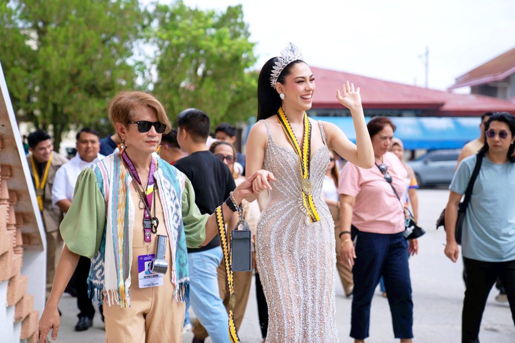 Hơn 1 ngh&igrave;n người d&acirc;n Philippines ch&agrave;o đ&oacute;n buổi diễu h&agrave;nh homecoming của &Aacute; hậu Ho&agrave;n vũ Quốc tế 2025 - Chelsea Fernandez- Ảnh 3.