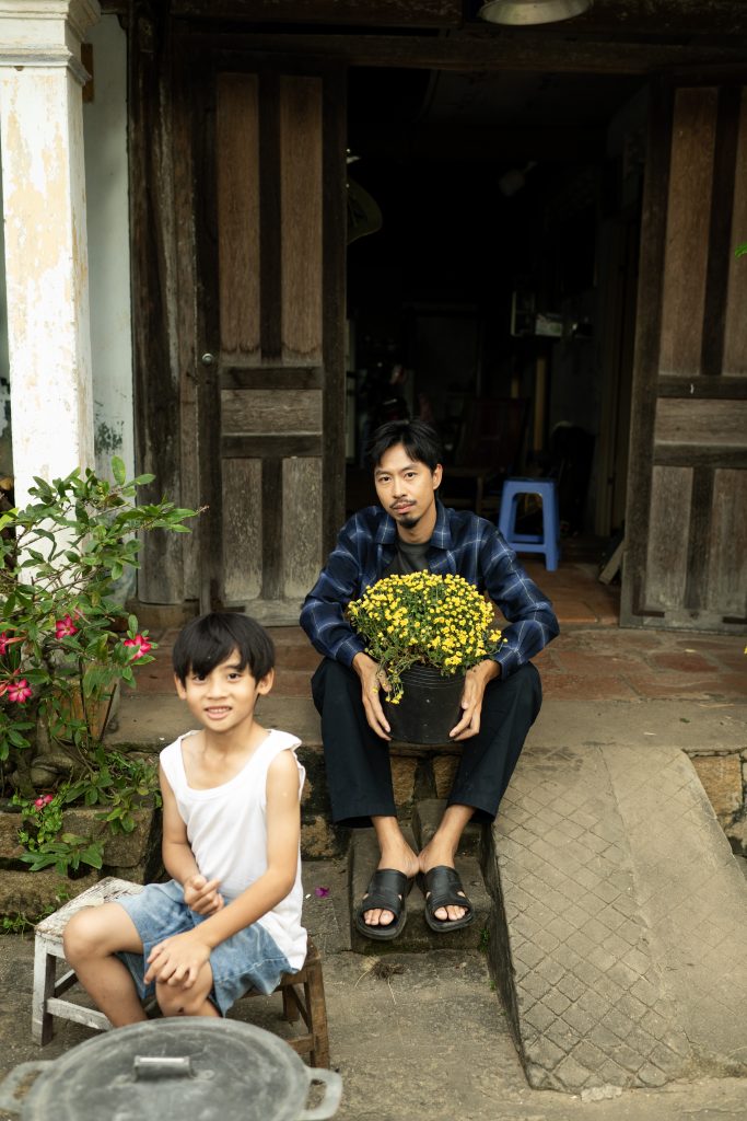 Đ&uacute;ng dịp Tết đến Xu&acirc;n về, Đen tung nhạc về gia đ&igrave;nh như &ldquo;truyền thống&rdquo; sau "Mang tiền về cho mẹ"- Ảnh 7.