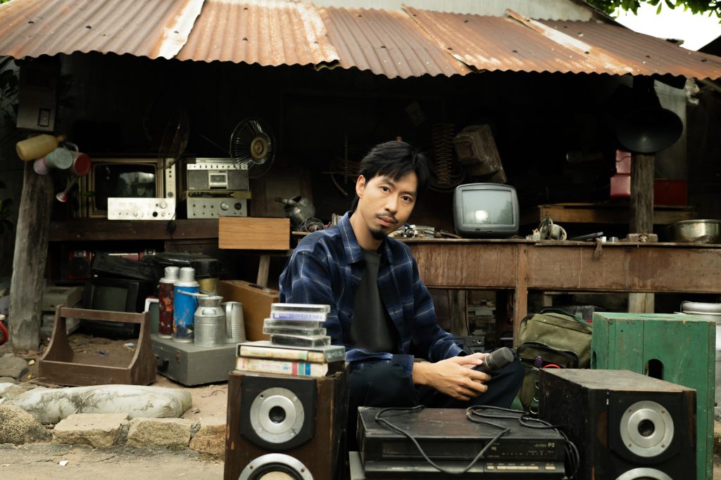 Đ&uacute;ng dịp Tết đến Xu&acirc;n về, Đen tung nhạc về gia đ&igrave;nh như &ldquo;truyền thống&rdquo; sau "Mang tiền về cho mẹ"- Ảnh 2.