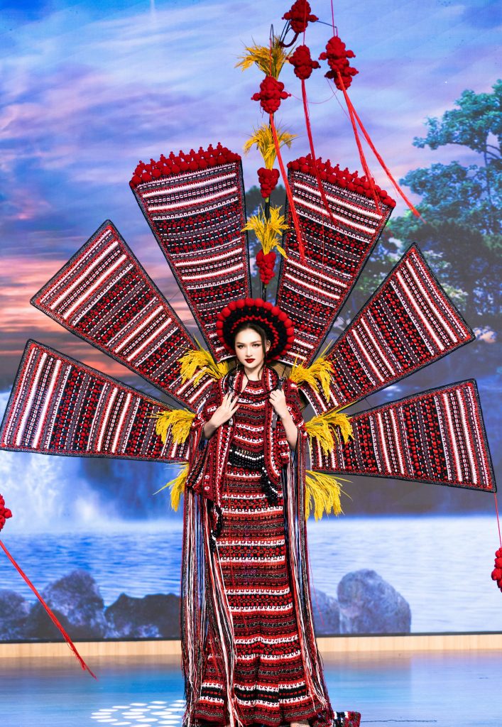 &Aacute; hậu Thu Ng&acirc;n ch&iacute;nh thức h&eacute; lộ trang phục sẽ mang đến cuộc thi Miss Intercontinental 2026- Ảnh 3.