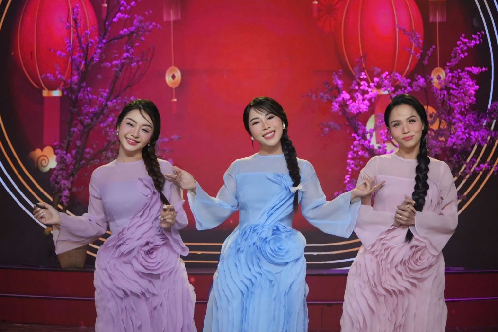 Nh&oacute;m Sen Việt kể c&acirc;u chuyện m&ugrave;a xu&acirc;n bằng &acirc;m nhạc, ra mắt MV &ldquo;Đoản kh&uacute;c ca xu&acirc;n&rdquo; mừng Tết 2026- Ảnh 1.