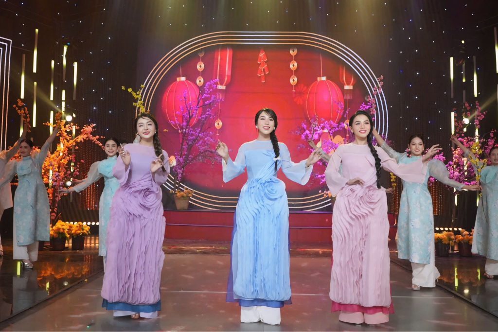 Nh&oacute;m Sen Việt kể c&acirc;u chuyện m&ugrave;a xu&acirc;n bằng &acirc;m nhạc, ra mắt MV &ldquo;Đoản kh&uacute;c ca xu&acirc;n&rdquo; mừng Tết 2026- Ảnh 6.