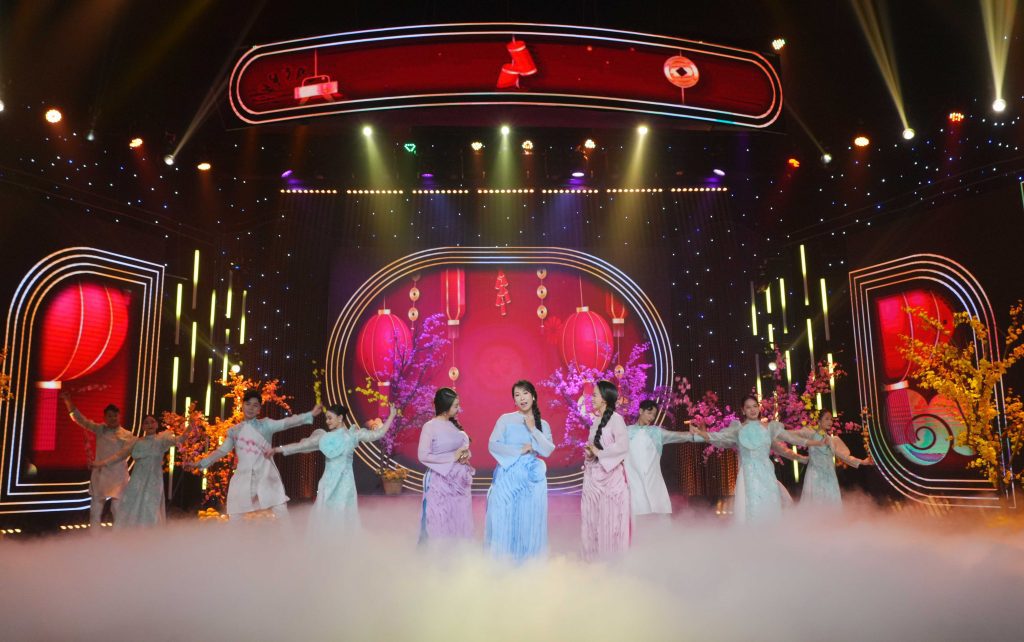 Nh&oacute;m Sen Việt kể c&acirc;u chuyện m&ugrave;a xu&acirc;n bằng &acirc;m nhạc, ra mắt MV &ldquo;Đoản kh&uacute;c ca xu&acirc;n&rdquo; mừng Tết 2026- Ảnh 7.