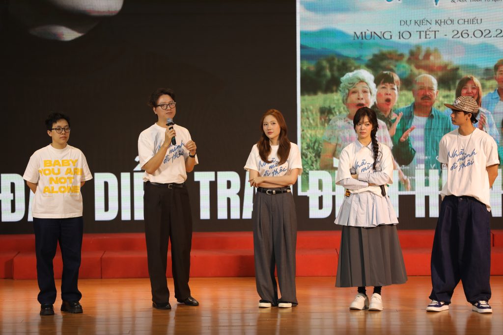 Uyển &Acirc;n - Đo&agrave;n Thế Vinh c&ugrave;ng d&agrave;n cast &ldquo;Nh&agrave; m&igrave;nh đi th&ocirc;i&rdquo; đối thoại với sinh vi&ecirc;n về cảm x&uacute;c v&agrave; gia đ&igrave;nh- Ảnh 6.