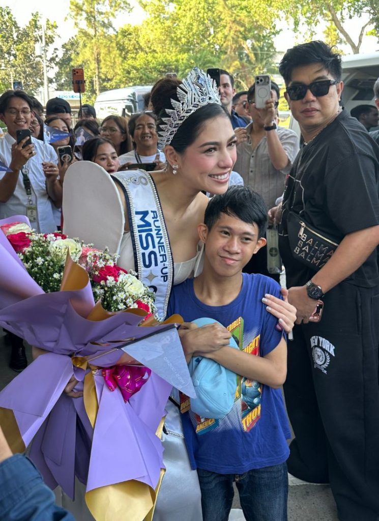 Hơn 1 ngh&igrave;n người d&acirc;n Philippines ch&agrave;o đ&oacute;n buổi diễu h&agrave;nh homecoming của &Aacute; hậu Ho&agrave;n vũ Quốc tế 2025 - Chelsea Fernandez- Ảnh 6.