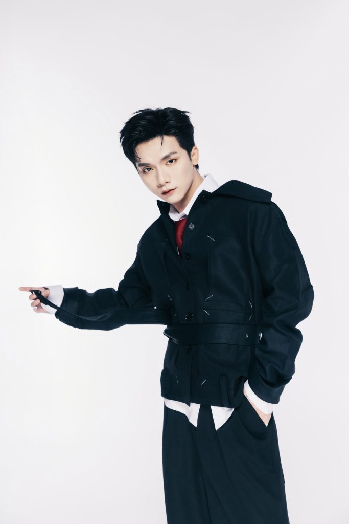 Vương B&igrave;nh ch&iacute;nh thức tung album "Ấn bản kim" kết hợp những giọng ca khủng, chạy m&agrave;n h&igrave;nh Billboard để cảm ơn fans- Ảnh 6.