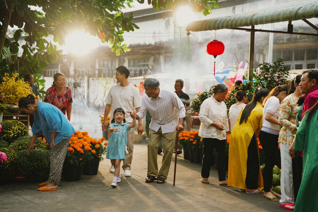 Đ&uacute;ng dịp Tết đến Xu&acirc;n về, Đen tung nhạc về gia đ&igrave;nh như &ldquo;truyền thống&rdquo; sau "Mang tiền về cho mẹ"- Ảnh 4.