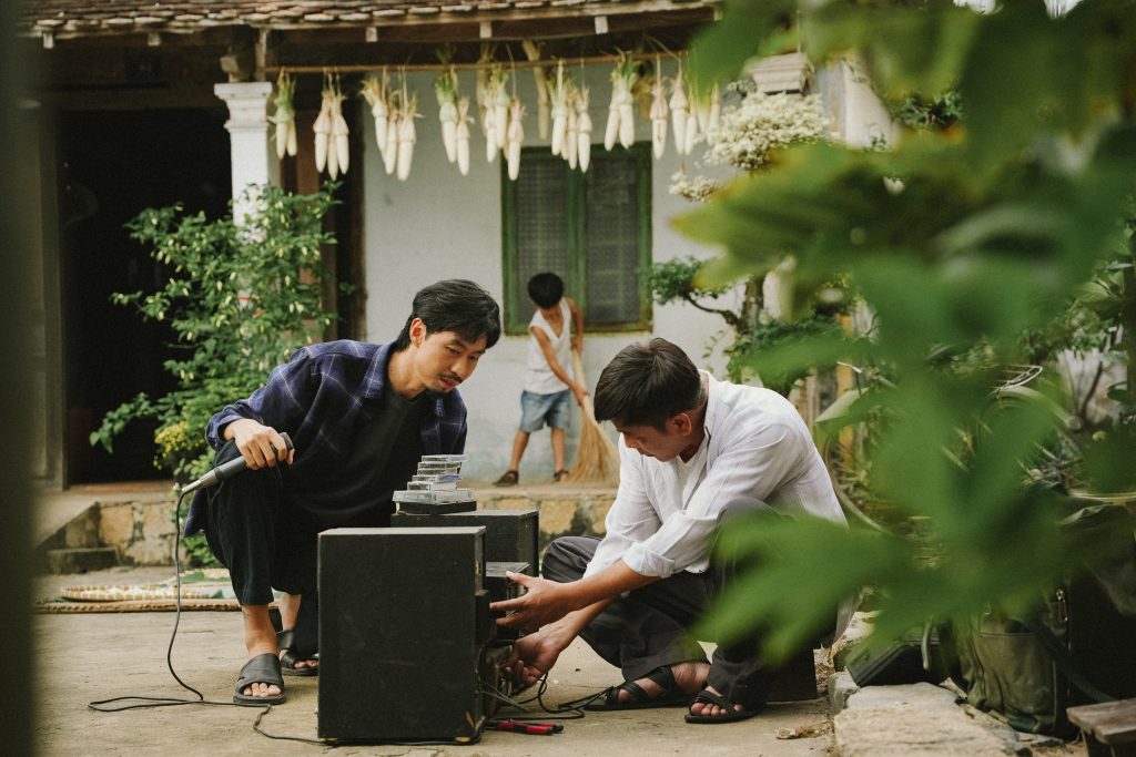 Đ&uacute;ng dịp Tết đến Xu&acirc;n về, Đen tung nhạc về gia đ&igrave;nh như &ldquo;truyền thống&rdquo; sau "Mang tiền về cho mẹ"- Ảnh 5.