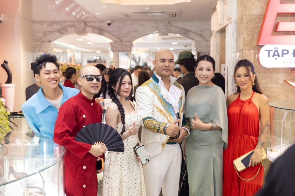 &ldquo;Nhạc sĩ tỷ views&rdquo; A Tu&acirc;n ch&agrave;o năm mới bằng &ldquo;Tiền v&agrave;o như nước&rdquo;, tặng hit mới cho ca sĩ Vũ Tr&acirc;m Anh- Ảnh 1.