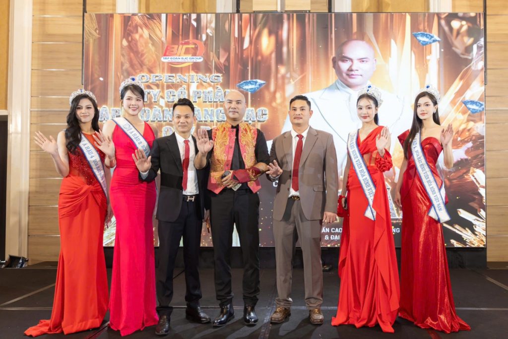 &ldquo;Nhạc sĩ tỷ views&rdquo; A Tu&acirc;n ch&agrave;o năm mới bằng &ldquo;Tiền v&agrave;o như nước&rdquo;, tặng hit mới cho ca sĩ Vũ Tr&acirc;m Anh- Ảnh 4.