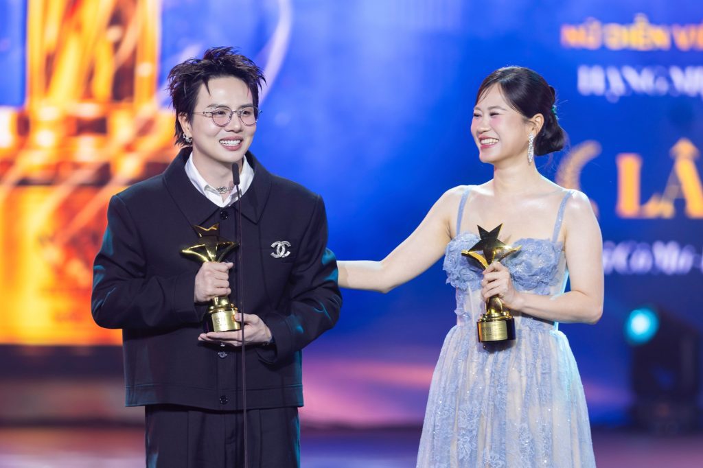 Ng&ocirc;i sao xanh 2025: "Mưa đỏ" thắng lớn, Steven Nguyễn - Đo&agrave;n Thi&ecirc;n &Acirc;n x&uacute;c động ẵm c&uacute;p v&agrave;ng- Ảnh 10.