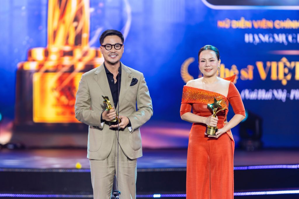 Ng&ocirc;i sao xanh 2025: "Mưa đỏ" thắng lớn, Steven Nguyễn - Đo&agrave;n Thi&ecirc;n &Acirc;n x&uacute;c động ẵm c&uacute;p v&agrave;ng- Ảnh 4.