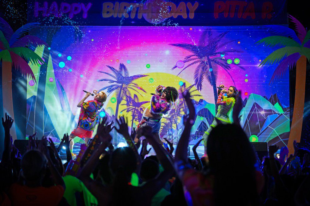 Phim "Người Đẹp V&agrave; Qu&aacute;i Lạ": Khi diva hết thời mượn danh tiếng ca sĩ Gen Z để lấy lại h&agrave;o quang- Ảnh 5.