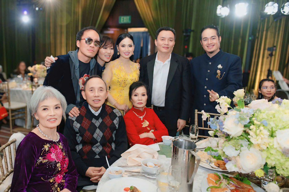 H&agrave; Phương chia sẻ b&iacute; quyết hạnh ph&uacute;c từ bố mẹ chồng trong lễ kỷ niệm 60 năm ng&agrave;y cưới- Ảnh 2.