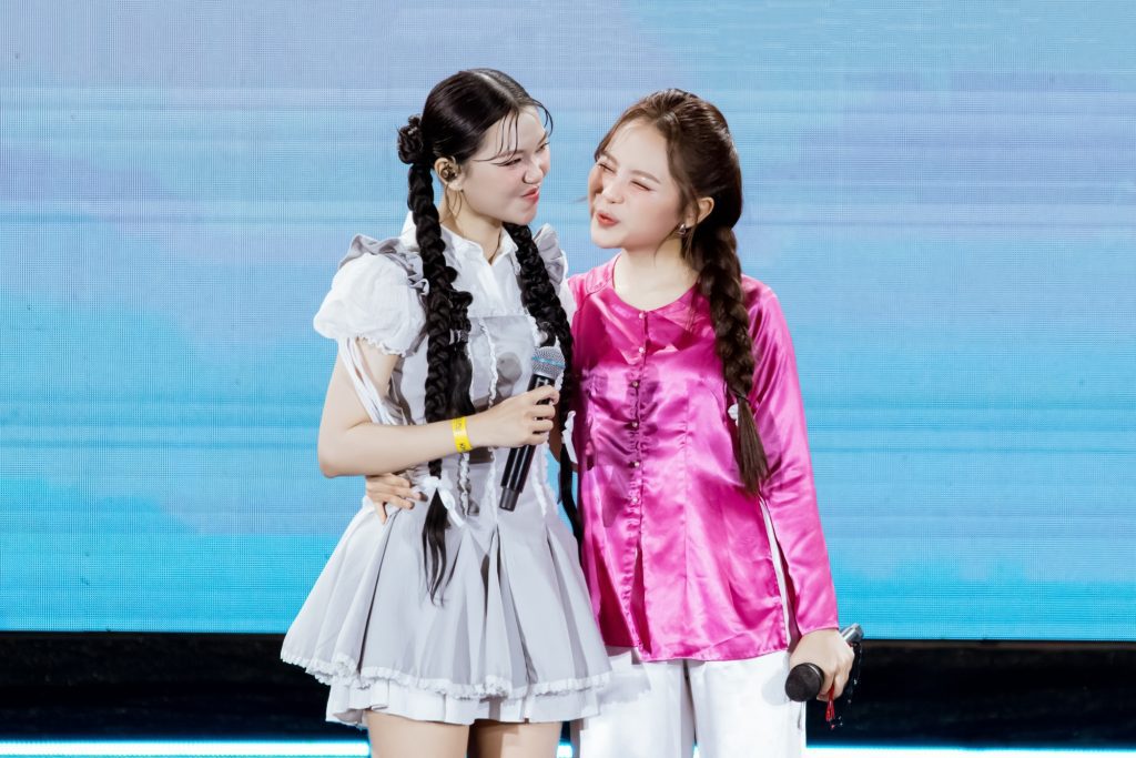 Phương Mỹ Chi tr&igrave;nh diễn b&ugrave;ng nổ, hạnh ph&uacute;c vỡ &ograve;a trước h&agrave;ng ng&agrave;n kh&aacute;n giả tại Fan Meeting- Ảnh 3.