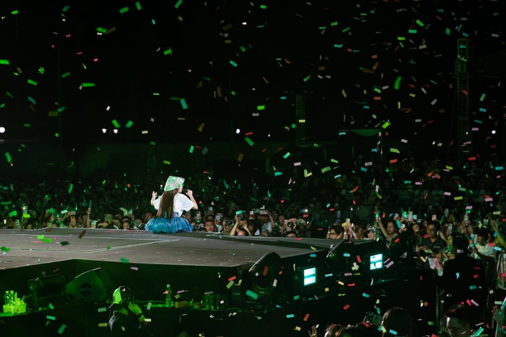 Phương Mỹ Chi tr&igrave;nh diễn b&ugrave;ng nổ, hạnh ph&uacute;c vỡ &ograve;a trước h&agrave;ng ng&agrave;n kh&aacute;n giả tại Fan Meeting- Ảnh 12.