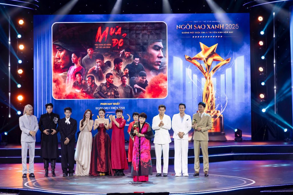 Ng&ocirc;i sao xanh 2025: "Mưa đỏ" thắng lớn, Steven Nguyễn - Đo&agrave;n Thi&ecirc;n &Acirc;n x&uacute;c động ẵm c&uacute;p v&agrave;ng- Ảnh 2.