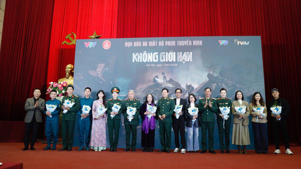 Steven Nguyễn lần đầu đ&oacute;ng chung với Minh Trang trong phim "Kh&ocirc;ng giới hạn"- Ảnh 1.