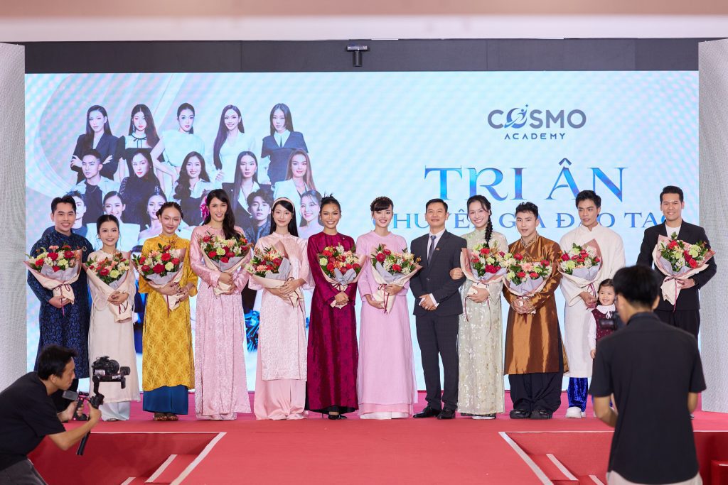 Qu&aacute;n qu&acirc;n Cosmo Kid's Star 2025 Ngọc Mai v&agrave; &Aacute; qu&acirc;n Như &Yacute; giữ vai tr&ograve; vedette tr&igrave;nh diễn trong lễ tổng kết năm học- Ảnh 4.