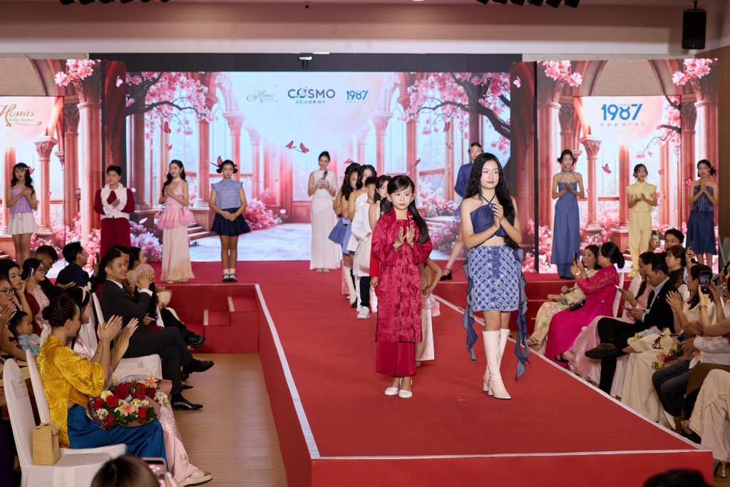 Qu&aacute;n qu&acirc;n Cosmo Kid's Star 2025 Ngọc Mai v&agrave; &Aacute; qu&acirc;n Như &Yacute; giữ vai tr&ograve; vedette tr&igrave;nh diễn trong lễ tổng kết năm học- Ảnh 5.