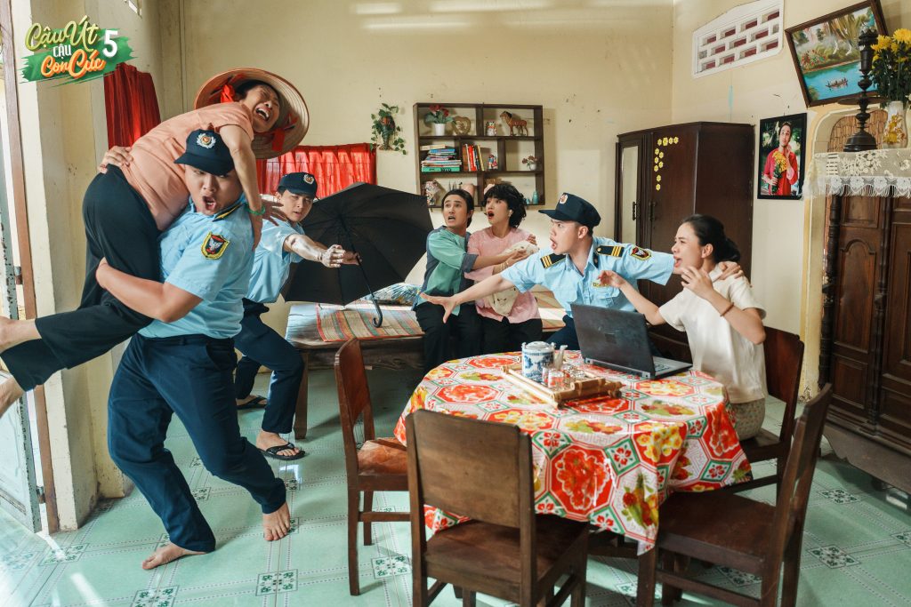 Chuyện lạ c&oacute; thật trong &ldquo;Cậu &Uacute;t cậu con C&uacute;c&rdquo; 5: Diễn vi&ecirc;n v&agrave;o phim m&agrave; kh&ocirc;ng biết m&igrave;nh sẽ đ&oacute;ng vai g&igrave;?- Ảnh 2.