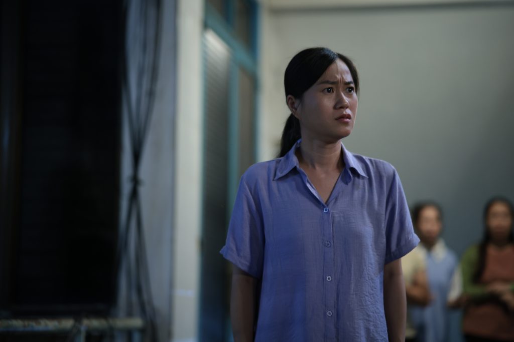 "Nh&agrave; ba t&ocirc;i một ph&ograve;ng" tung poster v&agrave; trailer ch&iacute;nh thức, Trường Giang "chơi tất tay" khi k&eacute;o nửa showbiz hội tụ- Ảnh 6.