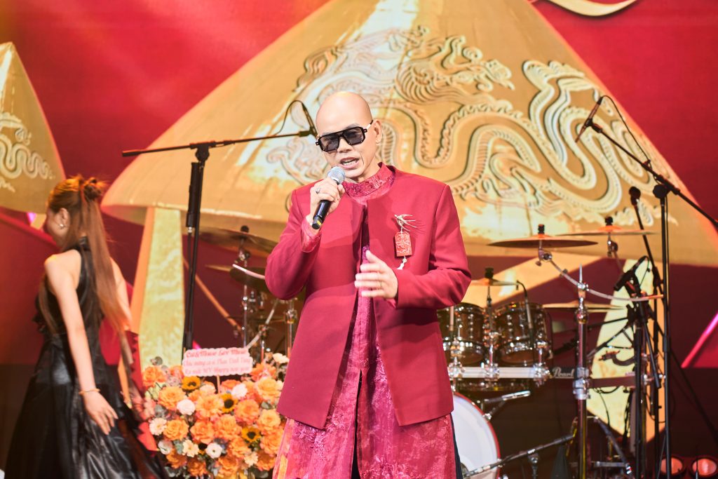 Phan Đinh T&ugrave;ng ra mắt MV &ldquo;Happy New Year&rdquo; &ndash; lời ch&uacute;c năm mới mang tinh thần giao thoa văn h&oacute;a- Ảnh 7.