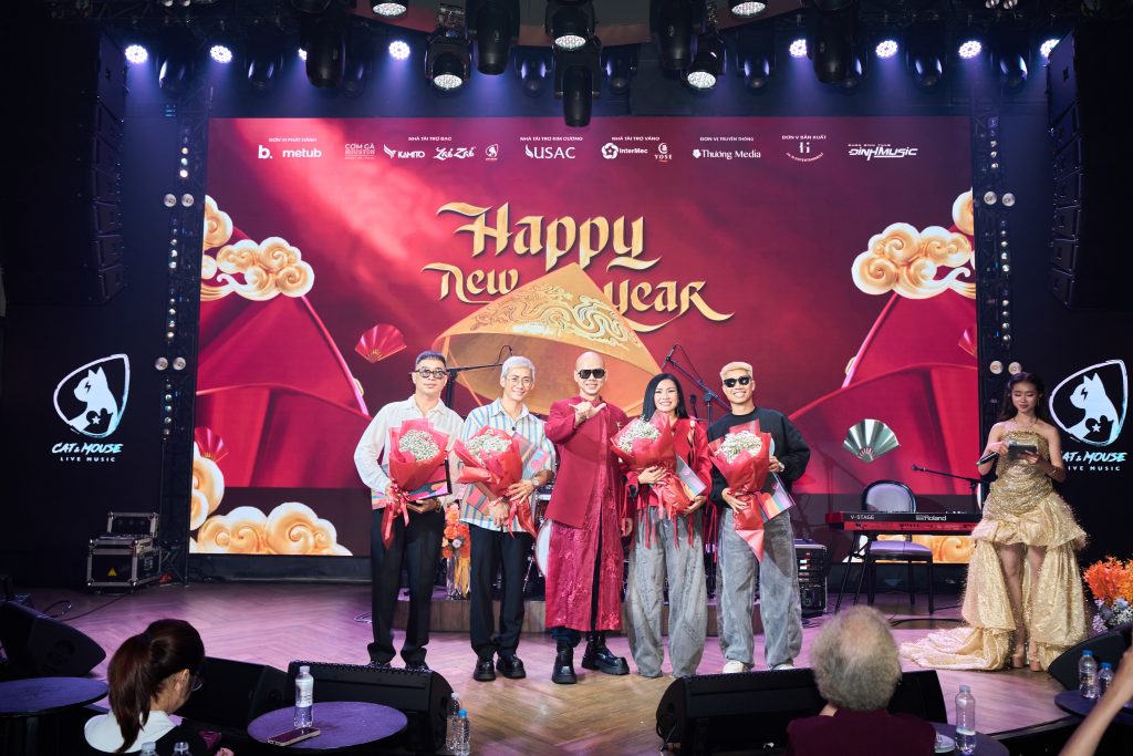 Phan Đinh T&ugrave;ng ra mắt MV &ldquo;Happy New Year&rdquo; &ndash; lời ch&uacute;c năm mới mang tinh thần giao thoa văn h&oacute;a- Ảnh 8.