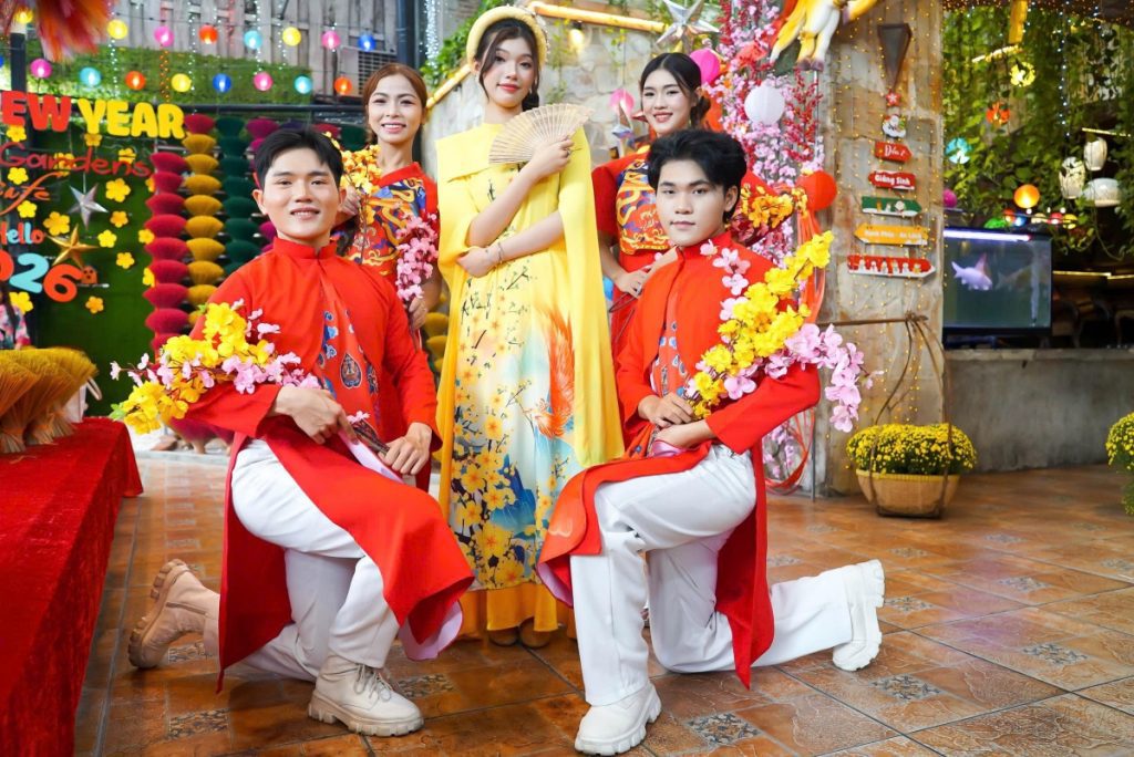 Th&iacute; sinh từng g&acirc;y sốt với chiều cao khủng tại The Voice Kids t&aacute;i xuất bằng MV&nbsp;&ldquo;Hương Tết qu&ecirc; nh&agrave;&rdquo;- Ảnh 4.