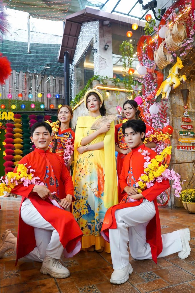 Th&iacute; sinh từng g&acirc;y sốt với chiều cao khủng tại The Voice Kids t&aacute;i xuất bằng MV&nbsp;&ldquo;Hương Tết qu&ecirc; nh&agrave;&rdquo;- Ảnh 6.