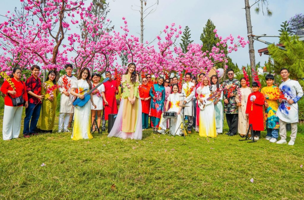 Th&iacute; sinh từng g&acirc;y sốt với chiều cao khủng tại The Voice Kids t&aacute;i xuất bằng MV&nbsp;&ldquo;Hương Tết qu&ecirc; nh&agrave;&rdquo;- Ảnh 2.