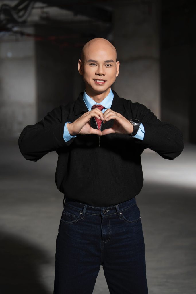 Phan Đinh T&ugrave;ng đầu tư bản phối ấn tượng, MV đầy cảm x&uacute;c khi l&agrave;m mới bản hit "Nước ngo&agrave;i"- Ảnh 1.