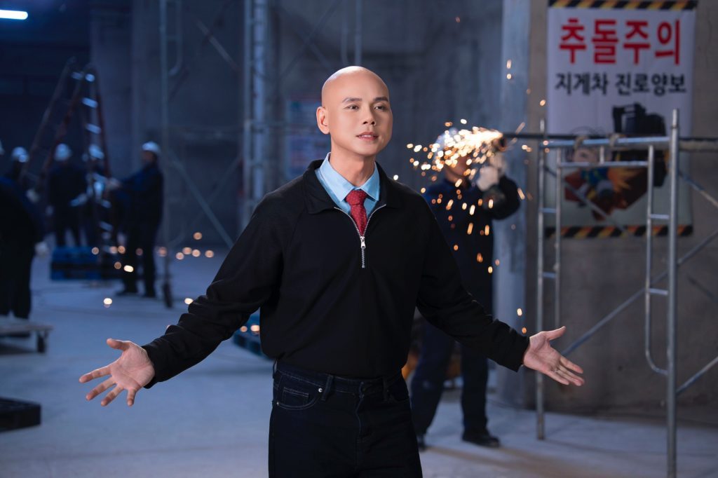 Phan Đinh T&ugrave;ng đầu tư bản phối ấn tượng, MV đầy cảm x&uacute;c khi l&agrave;m mới bản hit "Nước ngo&agrave;i"- Ảnh 6.