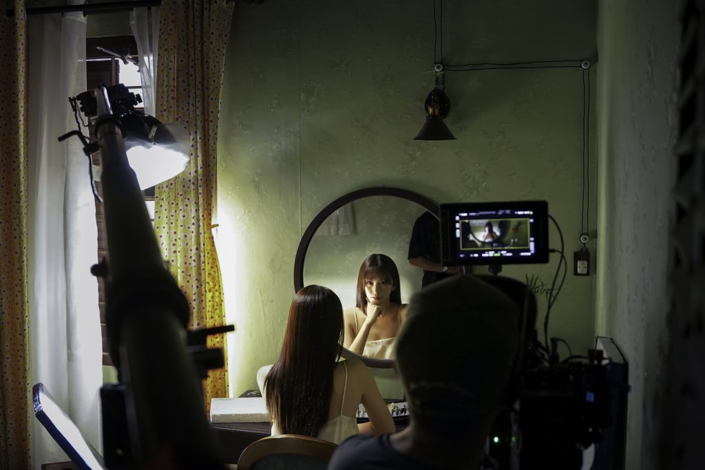 First look teaser "Ốc mượn hồn" h&eacute; lộ mối quan hệ nguy hiểm giữa Quốc Trường v&agrave; Tiểu Vy- Ảnh 5.